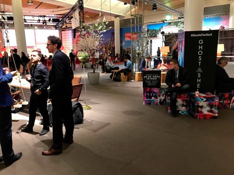 Entspannte Atmosphäre herrscht auch bei den Vorträgen in Halle 8. (IT-BUSINESS)