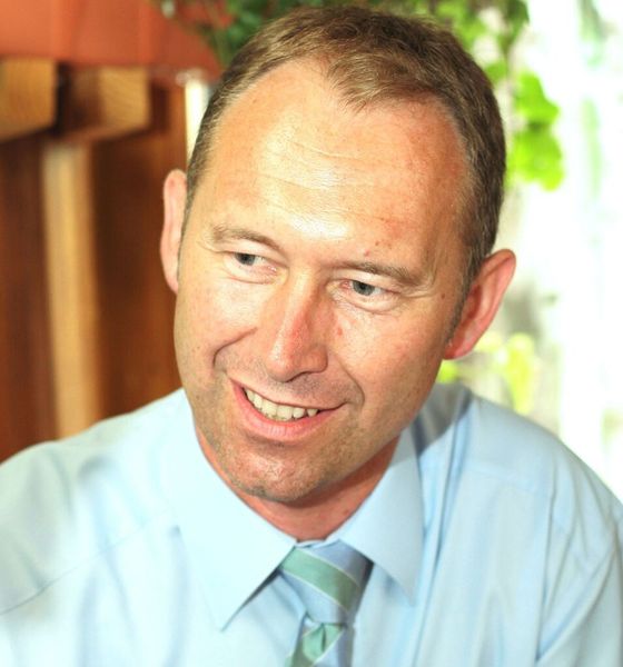 Peter Hoser, Director OEM Systemboard, Fujitsu Technology Solutions: „Die Zahlen belegen, dass Industrie-Mainboards, die in Deutschland entwickelt und produziert werden, die optimale Lösung für europäische Industrie-Kunden darstellen.“ (Bild: Fujitsu Technology Solutions)