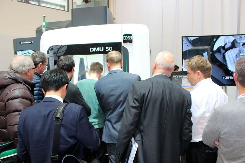 Die DMU 50 3. Generation zog viele interessierte Blicke auf sich. (Sonnenberg)