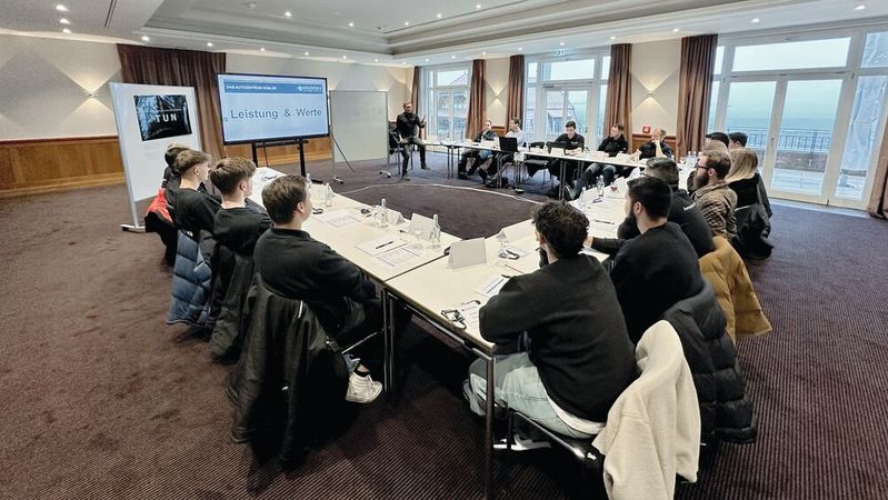 Die Dobler Akademie richtet sich sowohl an die eigenen Mitarbeiter als auch an externe Unternehmen. (Bild:  Autozentrum Dobler)