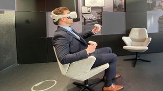 Mithilfe der VR-Brille sollen Interessenten Einblicke in die Digitalisierungsmöglichkeiten eines Unternehmens erhalten. (Cideon Software & Services GmbH & Co. KG)