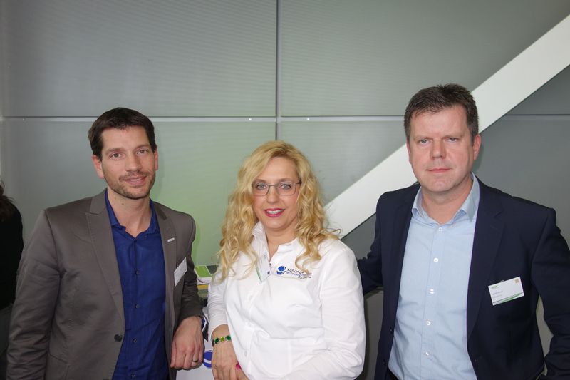 Eben kennen gelernt haben sich (v. l.) Marcel Delmer, Tech Data, Petra Rawe, Xchange Technology, und Torsten Struß, Synaxon. (Bild: IT-BUSINESS)