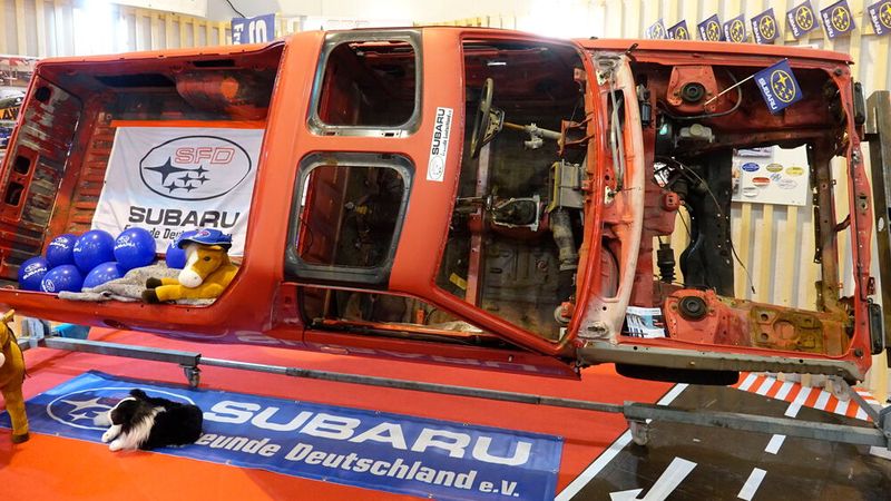 Subarus sind hierzulande nicht gerade häufig als Oldtimer anzutreffen – erst Recht nicht als Pick-up mit Dachfenstern und einer verlängerten Pritsche (um in Finnland einst eine Lkw-Zulassung zu erhalten). (Bild: Dominsky – VCG)