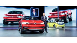 Auf der IAA 2017 präsentierte VW-Markenchef Dr. Herbert Diess den I. D. Crozz und I. D. Buzz: Bis 2025 will die Marke mehr als 20 reine E-Modelle anbieten. (Volkswagen)
