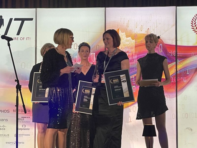 Herzlichen Glückwunsch an Barbara Koch zur Platin-Auszeichnung! (Bild: Vogel IT-Medien GmbH)