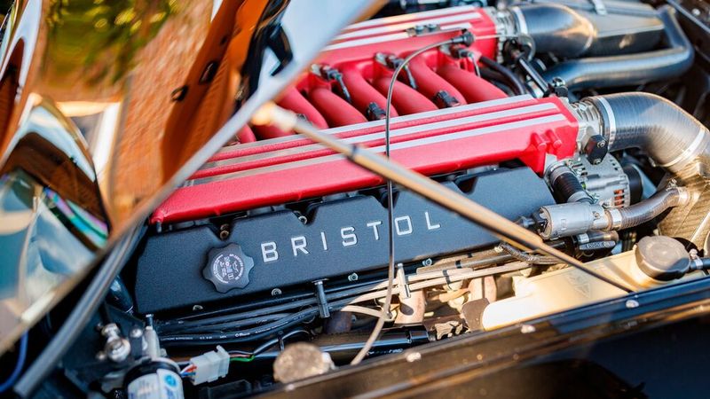 Dank V10 bietet der Bristol Fighter Fahrleistungen auf Supercar-Niveau. (Bild: Bristol Cars)
