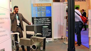 Belastungsoptimierte Konstruktion: Der CFK-Leichtbaukran wiegt nur 40 kg und ist dennoch für Lasten bis 1 t ausgelegt. (Bild: Kraus)