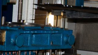 Mit einer Umformpresse kann man vieles machen, auch Ungeahntes. (Bild: Itasse)