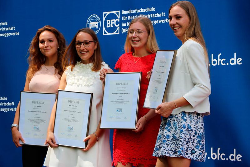 Von 86 Teilnehmern hatten 82 die Prüfung erfolgreich bestanden. (Bild: BFC)