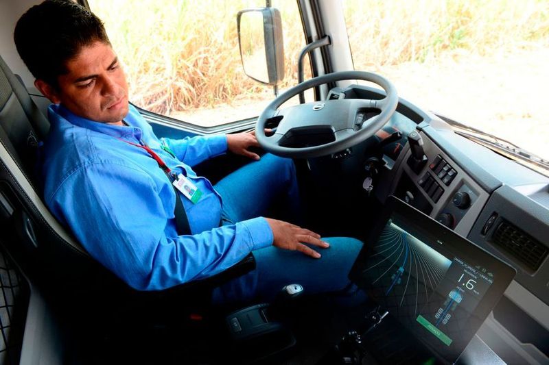 Das Fahrzeug wurde entwickelt, um zu untersuchen, wie automatisiertes Fahren verhindern kann, dass Boden verdichtet und Ernte beschädigt wird. Das wiederum käme dem Ertrag zugute. (Volvo Truck Corporation)