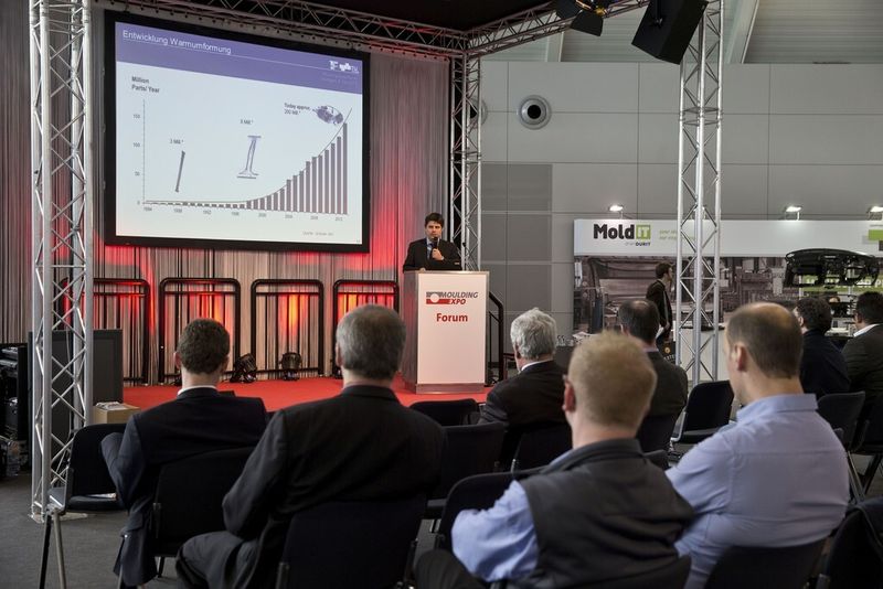 Moulding Expo 2015: Vortrag im Moulding-Expo-Forum in Halle 4 (Bild: Landesmesse Stuttgart GmbH / Uli Regenscheit)