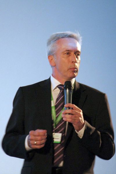 ...und erfuhren von Gerald Hofmann, warum Availability und Champagner zusammengehören. (Srocke)