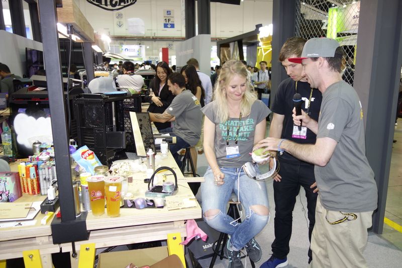 Bei CoolerMaster konnte man sich die Kopfhörer eigens designen. (Bild: IT-BUSINESS)