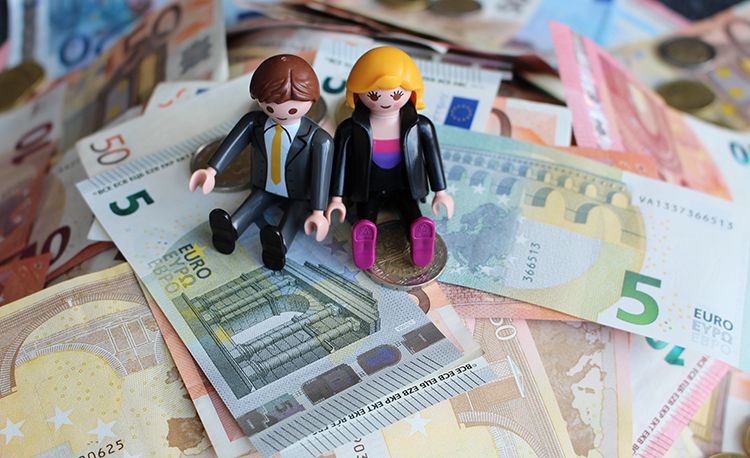 Platz 1: Bessere Bezahlung (46%)Weitere interessante Beiträge rund um das Thema Jobwechsel: - Chef ich kündige! Wann ist es genug?  - Das sind die Top 10 Erwartungen an den neuen Arbeitgeber  - Die 10 größten Fehler beim Jobwechsel  - So viel verdienen die Kollegen in der Chemie- und Pharmabranche (Bild: Bankenverband; Flickr; Public Domain) (Bild: Bankenverband; Flickr; Public Domain)