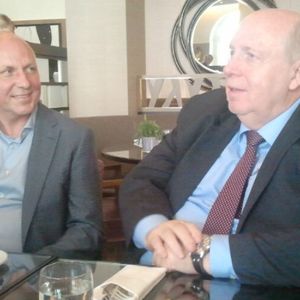 Fiat-Händlernetzentwickler Udo Kirk (li.) und der Stargast der offiziellen Clubgründung Reiner Callmund.