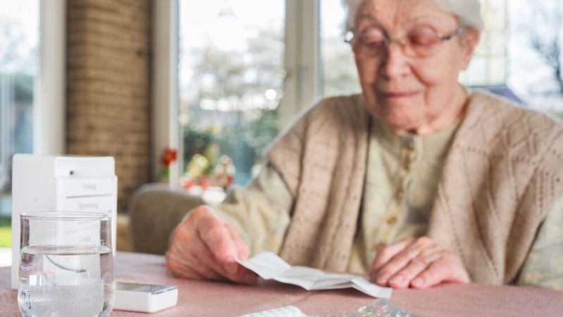 Digital statt gedruckt: Mit dem diGItal-Pilotprojekt testen Deutschlands Pharmaverbände verschiedene Anwendungsfälle für den digitalen Beipackzettel. (Bild: ©  Ingo Bartussek – stock.adobe.com)