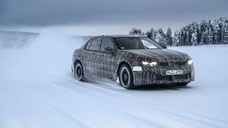 Chinas Autohersteller entwickeln ihre Modelle schneller als westliche Konkurrenten. Der Wettbewerbsnachteil ist längst erkannt. Konnten insbesondere die deutschen Hersteller mit ihren neuen Plattformen inzwischen aufholen? (Bild: UWE FISCHER/BMW)