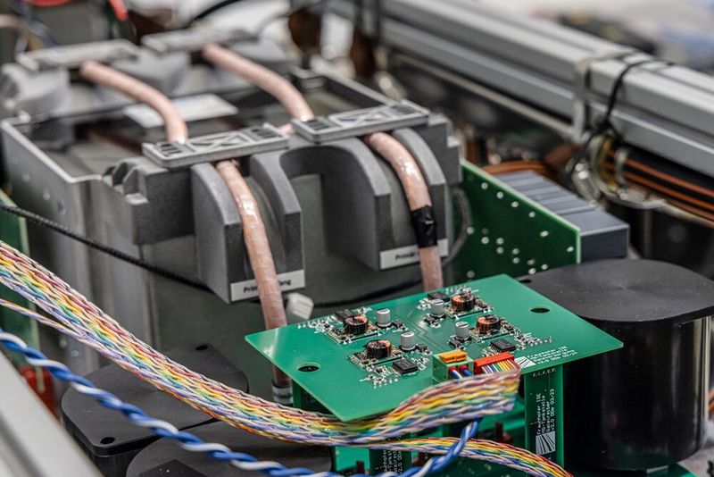 A close-up of the medium-voltage system technology. (Source: Fotograf Michael Spiegelhalter)