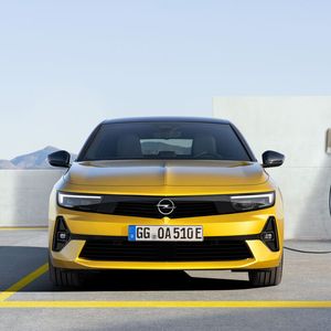 Der kompakte Astra zählt seit mittlerweile fünf Fahrzeuggenerationen zum Markenkern von Opel.(Opel)