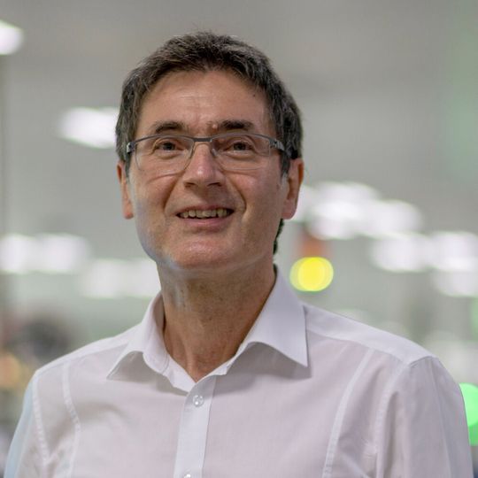 Silvano Geissler: „Immer mehr Kunden wollen oder müssen die leistungsfähigen Technologien zukaufen und sich vorrangig auf ihre Kernkompetenzen konzentrieren. Wir bieten dafür optimal zugeschnittene, langzeitverfügbaren Lösungen an.“ Silvano Geissler: „Immer mehr Kunden wollen oder müssen die leistungsfähigen Technologien zukaufen und sich vorrangig auf ihre Kernkompetenzen konzentrieren. Wir bieten dafür optimal zugeschnittene, langzeitverfügbaren Lösungen an.“