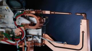 NIMAK-Roboter-Schweißzange powerGUN mit KIP- und magneticDRIVE-Technologie (Nimak)