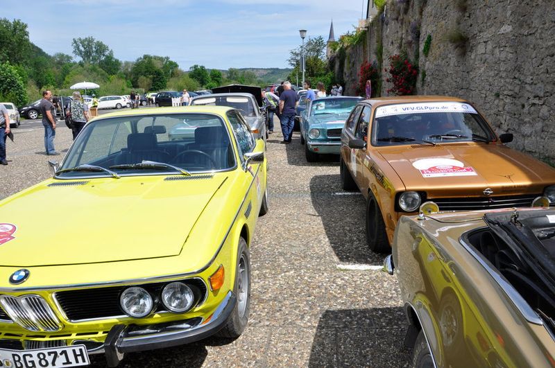 Zu den Pausen bot sich Passanten die vielfältige Automobilhistorie auf einen Blick. (Grimm/»kfz-betrieb«)