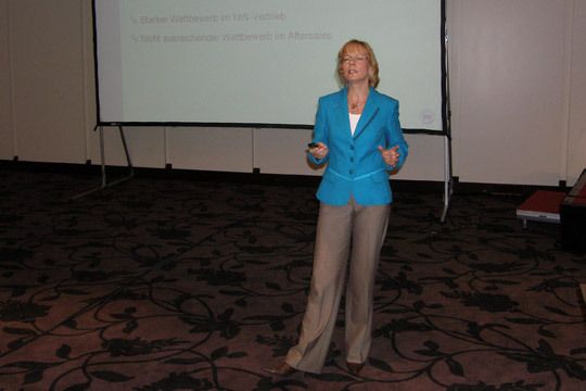 Antje Woltermann gab den Hyundai-Händlern einen Überblick über die Pläne der EU-Kommission zur Zukunft der Kfz-GVO. (Archiv: Vogel Business Media)