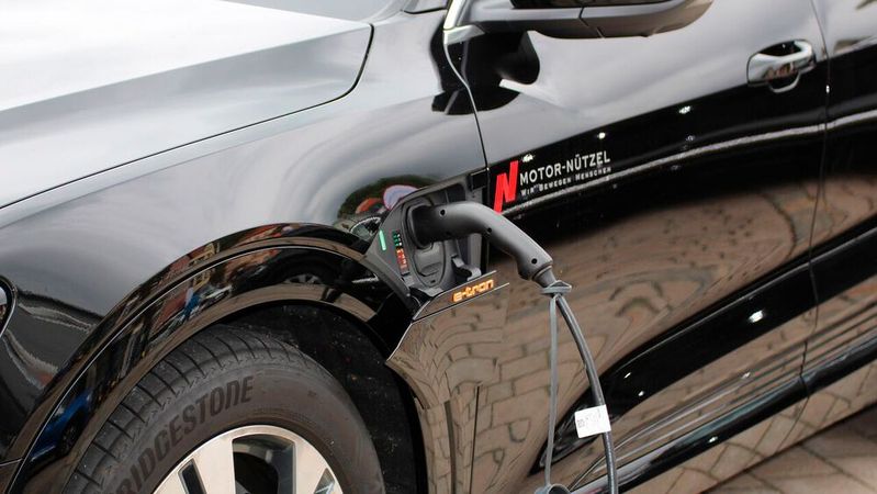 Kein Umweltbonus mehr für gewerbliche E-Auto-Käufer: Ab 1. September 2023 profitieren nur noch Privatkunden von der staatlichen Förderung.(Bild:  frei lizenziert /  Pixabay)