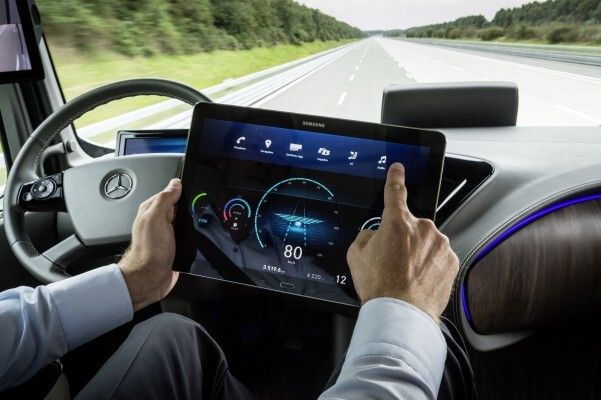 Der Mercedes-Benz Future Truck 2025: Weltpremiere der spektakulären Studie des Lkw von morgen – autonome Fahrt in eine faszinierende Zukunft (Mercedes-Benz)