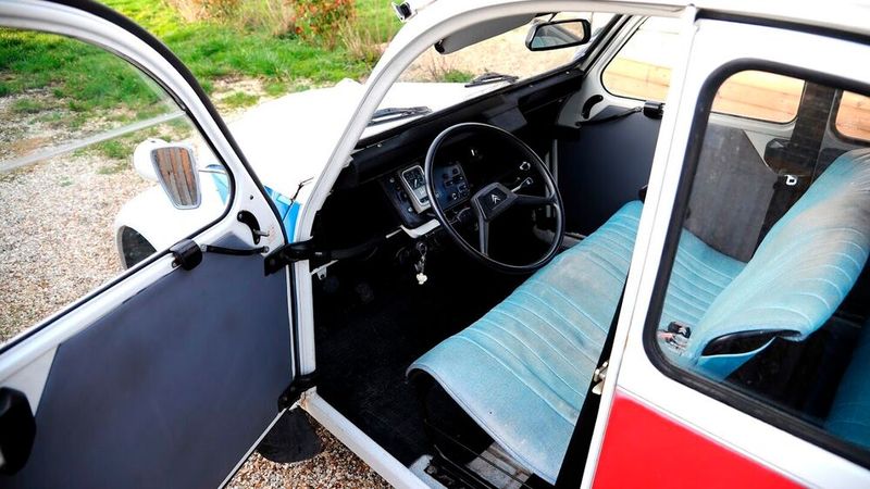 Im Innenraum setzte Citroën auf Sitzbezüge in Tep Jean Bleu Sodalite, die den eigenständigen Charakter der Sonderedition unterstrichen sollten. (Bild: Citroënvie!)