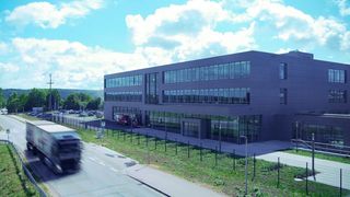 Am Hirschvogel-Stammsitz in Denklingen (Bild) sollen etwa 220 Stellen wegfallen.  (Bild: Hirschvogel Holding)