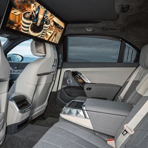 Großen Wert hat BMW beim neuen 7er auf den Komfort im Fond gelegt.(Bild:  BMW)