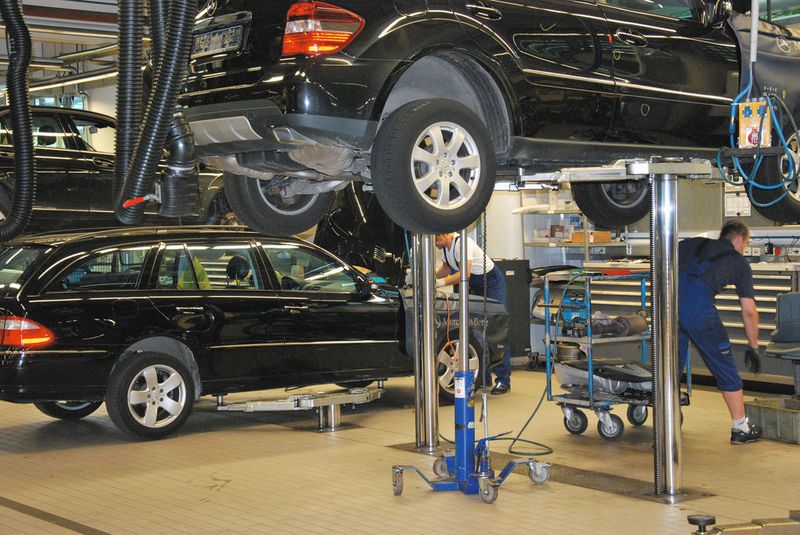 Der gute Ruf der Mercedes-Benz-Serviceorganisation sorgt für volle Werkstätten. (Archiv: Vogel Business Media)