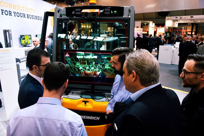 Natürlich standen auch die Flurförderzeuge im Mittelpunkt des Besucherinteresses.  (Euroexpo)
