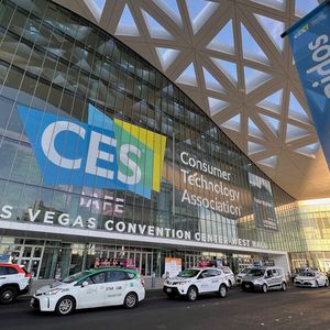 Die Elektronikmesse CES in Las Vegas ist inzwischen fast eine Automobilmesse geworden. Während immer mehr Tech-Konzerne in die Autoindustrie drängen, nutzen immer Autokonzerne die Show, um ihre technologischen Highlights vorzustellen.(Bild:  Newspress)
