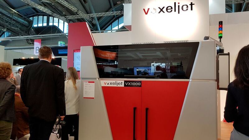 Voxeljet stellte auf der Formnext 2018 das Drucksystem VX1000-S für Gussmodelle vor. (D.Quitter/konstruktionspraxis)