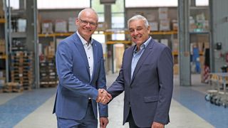 Jens Groninger (links) und Dietmar Renz, Geschäftsführer von Reinraumtechnik Ulm (Bild: Groninger)