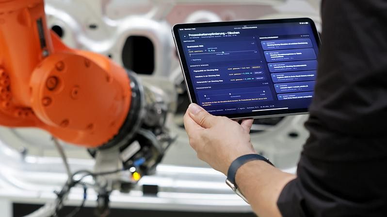 Agentische KI kann anspruchsvolle, komplexe Aufgaben übernehmen und passgenaue Lösungen vorschlagen.(Bild:  Fraunhofer IWU)