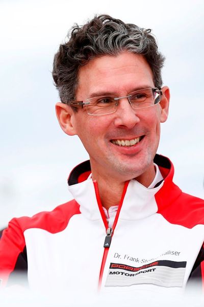 Frank-Steffen Walliser übernimmt im ersten Quartal 2019 schrittweise die Verantwortung für die Baureihen 911 und 718. Er war ab 2010 Gesamtprojektleiter für den Supersportwagen 918 Spyder. Im Jahr 2014 übernahm der 43-Jährige dann die Verantwortung für den Porsche Motorsport sowie die Leitung der Entwicklung der auf dem Serien-911 basierenden GT-Straßenfahrzeuge. Die Projektleitung wird der promovierte Maschinenbauer auch nach seinem Wechsel in die Baureihe beibehalten. Wie zuvor Achleitner berichtet auch Walliser direkt an den Vorstandsvorsitzenden Oliver Blume. (Porsche)