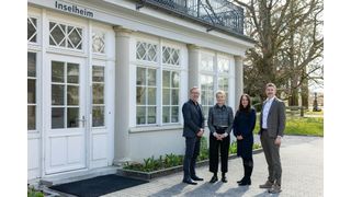 Erfolgreiche angewandte Forschungs-Zusammenarbeit in Bern wird verlängert – Unterzeichnung der Vereinbarung zwischen Insel Gruppe, UniBE und CSEM. (V.l.n.r: Jens Krauss, VP Medtech bei CSEM; Prof. Dr. Virginia Richter, Rektorin der Universität Bern; Prof. Dr. med. Jennifer Diedler, CEO der Insel Gruppe; und Dr. Alexandre Pauchard, CEO CSEM). (Bild: CSEM)