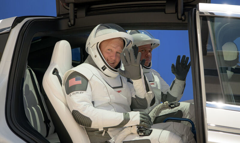Freuen sich auf den Flug: Im „Crew Dragon“ sollen die Nasa-Astronauten Robert Behnken (49) und Douglas Hurley (53) sitzen, beide Veteranen des Space-Shuttle-Programms. (NASA)
