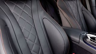 Einer der beiden Daimler-Rückrufe betrifft die Gurtschlösser. (Daimler)