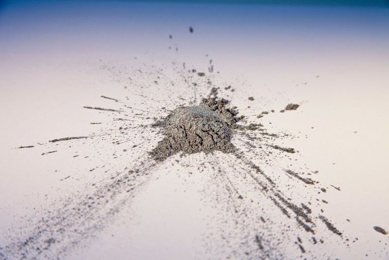 Verarbeiten lassen sich mit Plasmadust alle Materialien, die in Pulverform gebracht werden können und schmelzbar sind, beispielsweise Kupfer, Gold, Zinn, Aluminium, Zink, Metall-Legierungen, Kunststoffe, Metall-/Kohlenstoff-Verbindungen und Glas.  (Bild: Reinhausen Plasma)