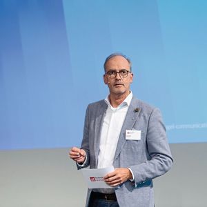 «Mit der Sensorik verbinden wir die physische mit der virtuellen Welt.» René Brugger, Präsident swissT.net / Mitgründer der Schweizer Initiative «Industrie 2025»(Bild:  Thomas Entzeroth)