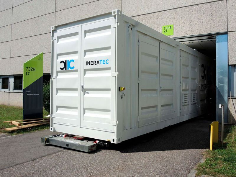 Eine neue Anlage in Werlte im Emsland soll der Luftfahrtbranche das Tor zur Klimaneutralität aufstoßen. (Bild: Ineratec)