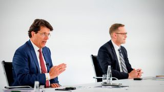 Jahrespressekonferenz der Schaeffler AG (von links): Klaus Rosenfeld, Vorsitzender des Vorstands und Claus Bauer, Vorstand Finanzen & IT (Bild: Schaeffler AG/Daniel Karmann)