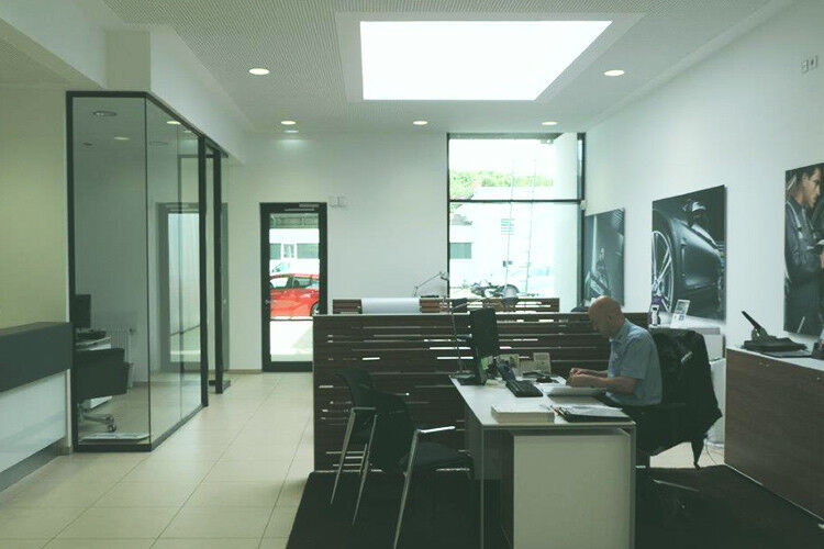 Auch die Servicemitarbeiter profitieren durch neue Büros vom Umbau. (Foto: Weller)