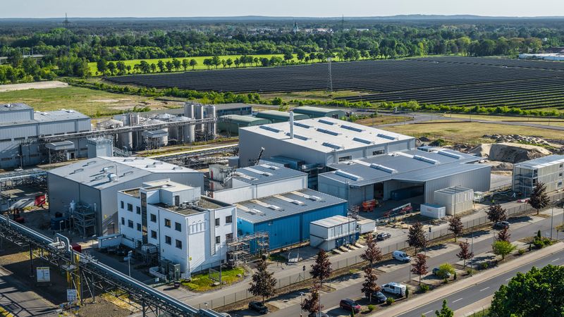 BASF hat in Schwarzheide eine Recyclinganlage für Akkus aus E-Autos in Betrieb genommen.(Bild:  BASF)