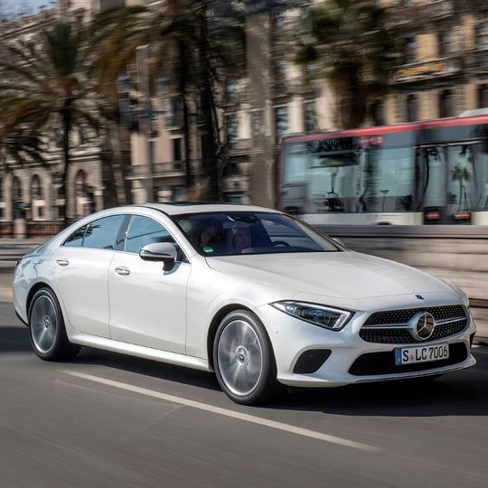 Der Mercedes CLS gilt als Vorreiter für das Segment der viertürigen Coupés.(Bild:  Daimler)