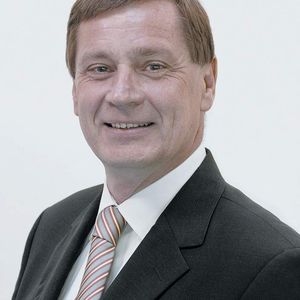 Moderator. Hermann Hill, Professor der Deutschen Verwaltungshochschule in Speyer, wird durch den Summit führen